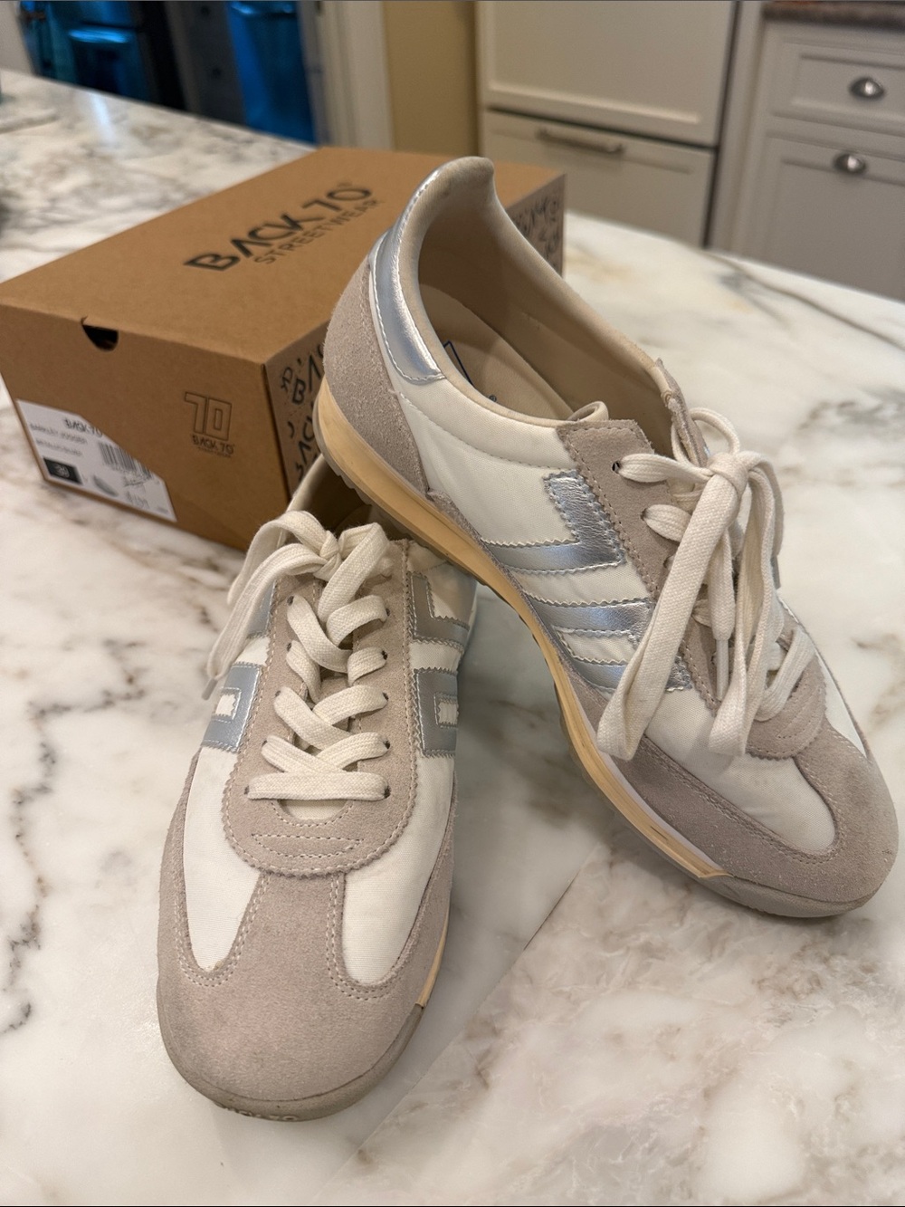 Back 70 Neutral Beige & Silver Women's Barkley Jogger-Retro Trainer Sneakers